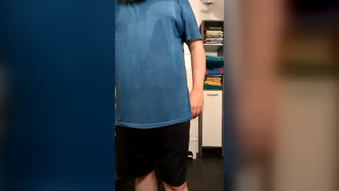 fluffybutt_ online show from August 7, 9:28 pm