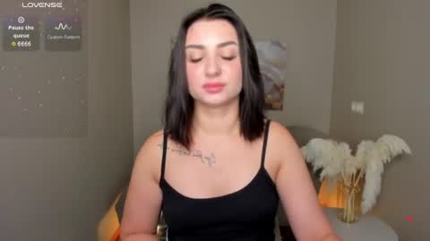 Snapshot of flufyfoxx chatting on August 1, 11:47 pm Lina online show from August 1, 11:47 pm