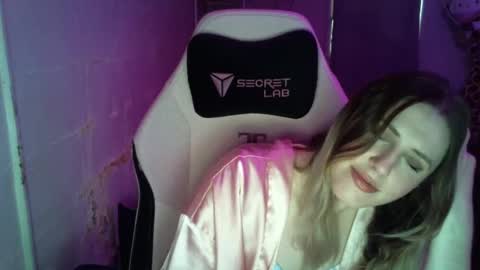 Snapshot of fluxsux chatting on November 5, 2:39 pm Flux online show from November 5, 2:39 pm