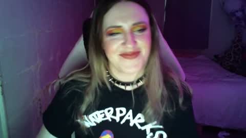 Snapshot of fluxsux chatting on December 1, 2:00 pm Flux online show from December 1, 2:00 pm