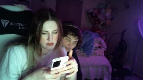 Snapshot of fluxsux chatting on December 22, 2:25 pm Flux online show from December 22, 2:25 pm