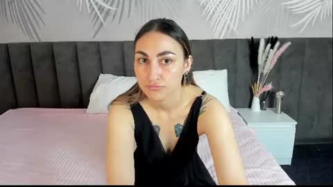 Snapshot of fly_ari chatting on June 14, 9:00 am fly_ari online show from June 14, 9:00 am