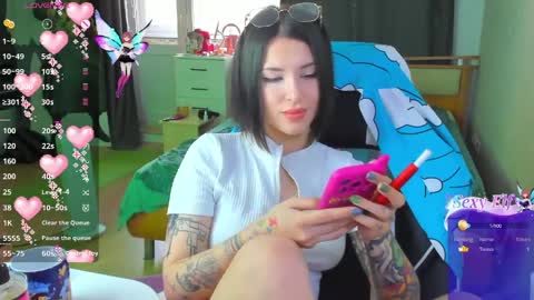 Snapshot of folinskaayaa chatting on April 1, 4:13 am folinskaayaa online show from April 1, 4:13 am