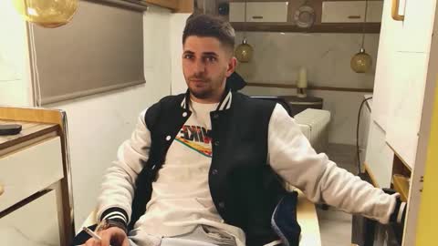 independent model online show from March 13, 6:36 pm