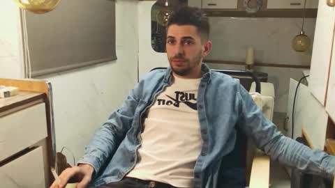 independent model online show from March 17, 6:22 pm