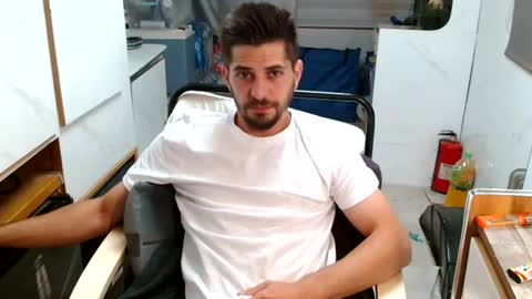 independent model online show from June 15, 6:43 pm