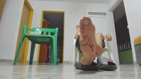 foot_master777 online show from January 30, 5:19 am