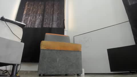 foot_master777 online show from January 30, 2:04 pm