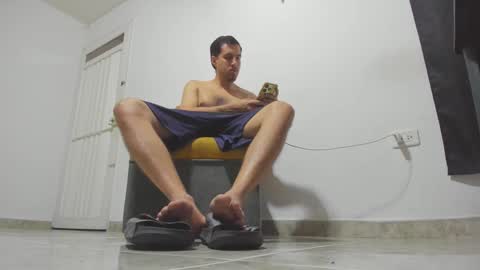 foot_master777 online show from February 5, 1:15 am