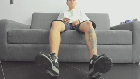 foot_master777 online show from February 13, 4:22 am