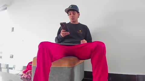 foot_master777 online show from February 16, 2:43 pm