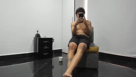 foot_master777 online show from February 26, 9:48 pm