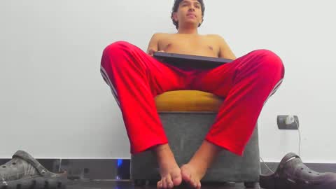 foot_master777 online show from March 4, 12:50 am