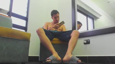 foot_master777 online show from March 6, 10:58 pm