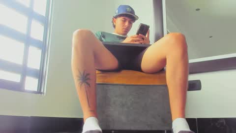 foot_master777 online show from March 7, 4:11 pm