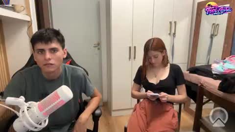 Snapshot of footaurastudio chatting on June 11, 2:33 am footaurastudio online show from June 11, 2:33 am