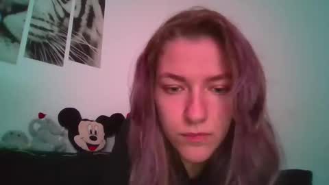 Snapshot of forbidden_doll chatting on December 20, 9:00 pm Pussy Queen online show from December 20, 9:00 pm