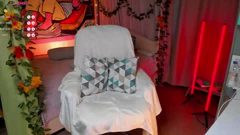 Snapshot of forest_lina chatting on December 10, 7:05 am online show from December 10, 7:05 am