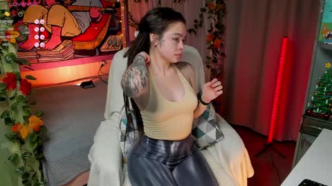 Snapshot of forest_lina chatting on January 11, 8:11 am online show from January 11, 8:11 am