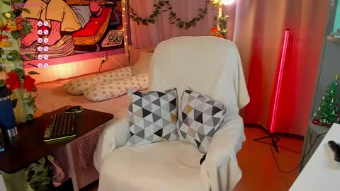 Snapshot of forest_lina chatting on February 16, 1:05 pm online show from February 16, 1:05 pm