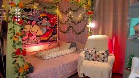 Snapshot of forest_lina chatting on February 16, 4:10 pm online show from February 16, 4:10 pm