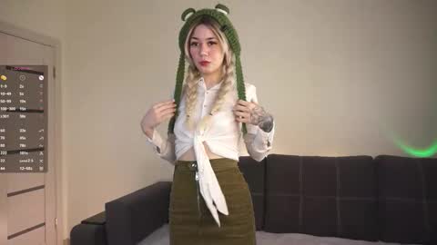 Snapshot of forestproject chatting on November 10, 6:12 am Flair online show from November 10, 6:12 am