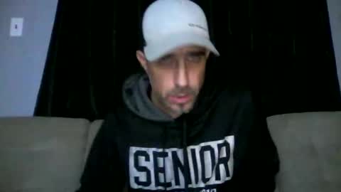 Snapshot of fouraide42 chatting on December 21, 6:31 am fouraide42 online show from December 21, 6:31 am