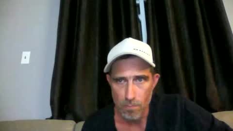 Snapshot of fouraide42 chatting on February 21, 12:33 am fouraide42 online show from February 21, 12:33 am