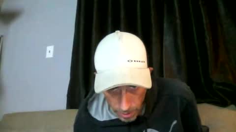 Snapshot of fouraide42 chatting on March 20, 2:27 am fouraide42 online show from March 20, 2:27 am