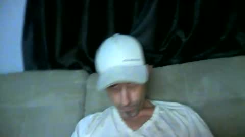 Snapshot of fouraide42 chatting on March 31, 10:10 pm fouraide42 online show from March 31, 10:10 pm