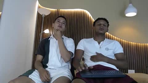 Snapshot of fourwishes chatting on December 16, 1:05 pm TASTY GUYS online show from December 16, 1:05 pm