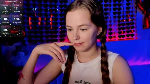 Snapshot of fox_lisaaa chatting on March 6, 8:27 pm Lisa online show from March 6, 8:27 pm