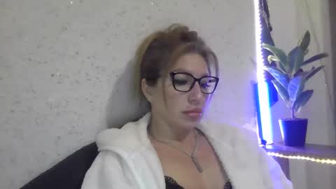 fox_red_lady7 online show from February 20, 6:13 pm