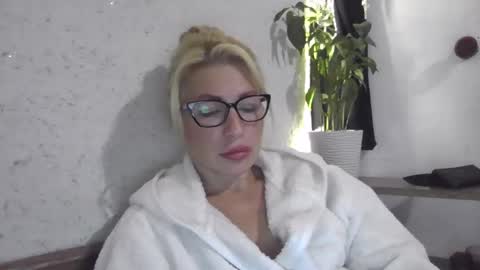 fox_red_lady7 online show from October 8, 7:44 pm