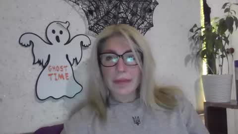 fox_red_lady7 online show from October 30, 8:31 pm