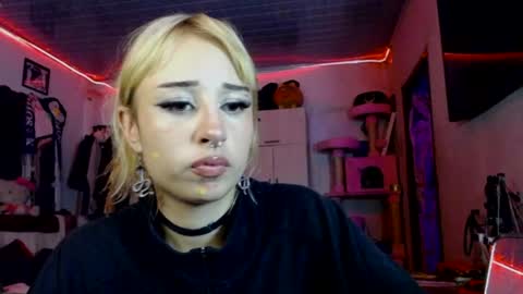Snapshot of foxbunny_xd chatting on June 13, 1:58 am foxbunny_xd online show from June 13, 1:58 am