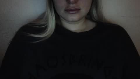 i am your baby Alien  online show from January 8, 5:05 pm