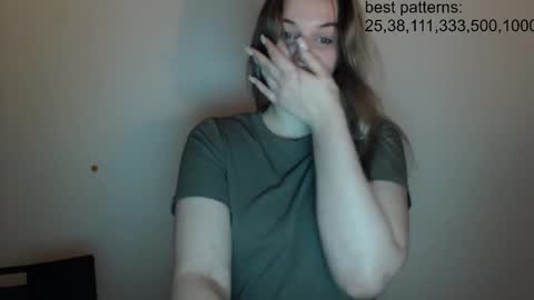 i am your baby Alien  online show from February 7, 6:56 pm