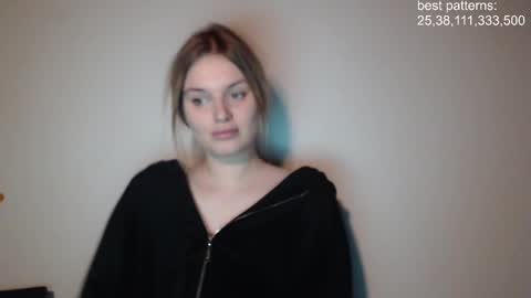 i am your baby Alien  online show from February 24, 9:31 pm