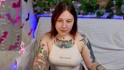 Snapshot of foxgirlandmerguis chatting on October 25, 12:02 pm Belinda online show from October 25, 12:02 pm