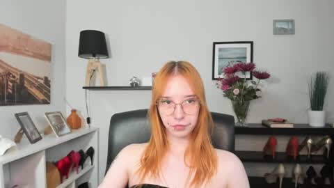 Snapshot of foxsonya chatting on June 3, 5:43 am Sonya online show from June 3, 5:43 am