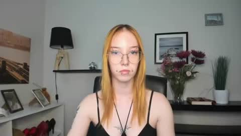 Snapshot of foxsonya chatting on June 15, 5:31 am Sonya online show from June 15, 5:31 am