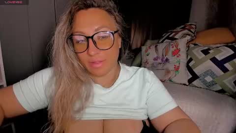 Snapshot of foxxxy__lady chatting on June 25, 6:29 am Kris online show from June 25, 6:29 am