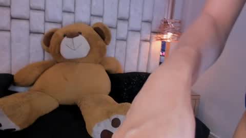 Snapshot of foxxxypink chatting on May 27, 1:57 am fox with 3 xs online show from May 27, 1:57 am