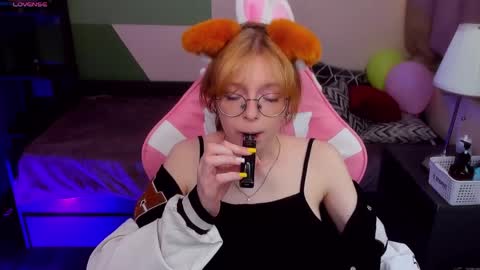 Snapshot of foxxxypolly chatting on June 7, 5:33 am Polly online show from June 7, 5:33 am