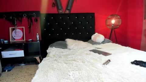 foxxy_rouse1 online show from March 8, 2:04 am