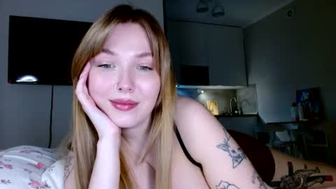 Snapshot of foxxycindy chatting on July 8, 5:28 pm Cindy online show from July 8, 5:28 pm