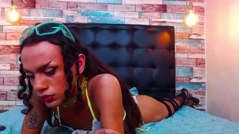 Snapshot of foxy_ella chatting on March 10, 6:24 pm Ella online show from March 10, 6:24 pm