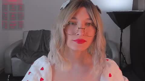 Snapshot of foxy_jpg chatting on January 21, 8:21 pm Sue online show from January 21, 8:21 pm