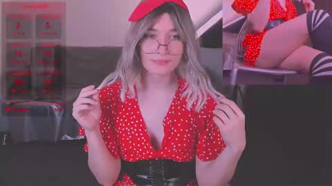 Snapshot of foxy_jpg chatting on January 27, 11:43 pm Sue online show from January 27, 11:43 pm